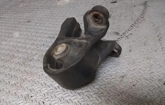 Honda CR-V Rear differential mounting bracket 