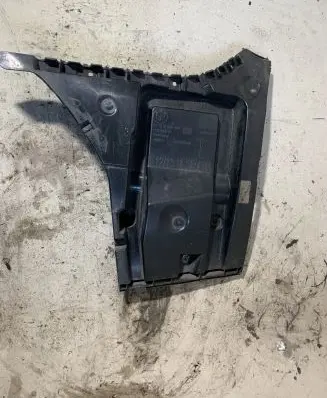 BMW 6 F12 F13 Rear bumper mounting bracket 8050385