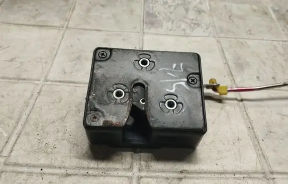 KIA Carnival Tailgate/trunk/boot lock/catch/latch