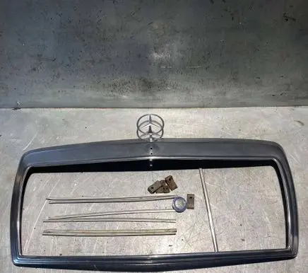 Mercedes-Benz E W124 Front grill