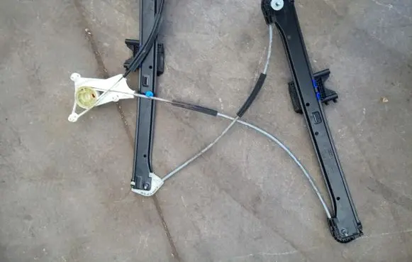 Audi A3 S3 8V Front door window regulator motor 8V4837461