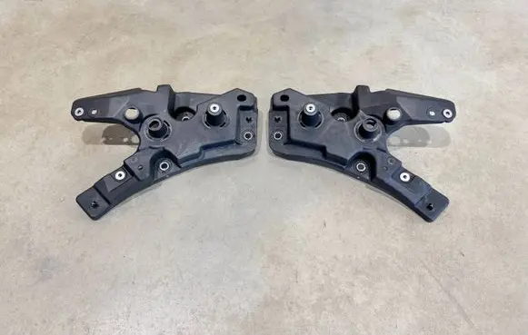 Volvo XC60 Fender mounting bracket 31424579 32288933 32288929
