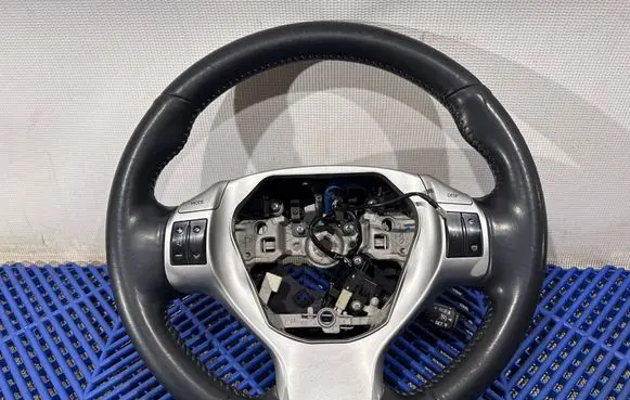Lexus CT 200H Steering wheel