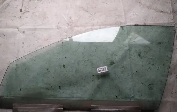 Volvo V70 Front door window glass four-door as2