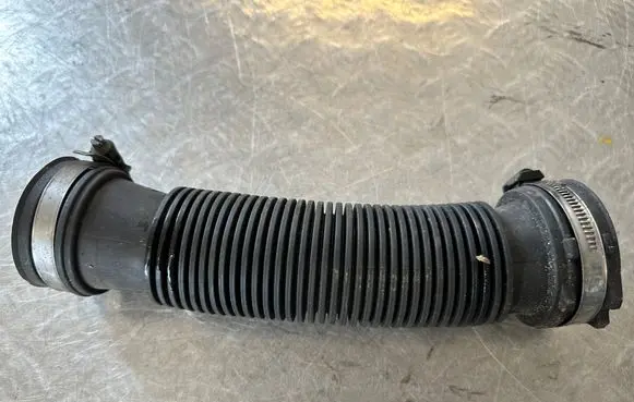 Nissan Juke I F15 Air intake hose/pipe 8200721179