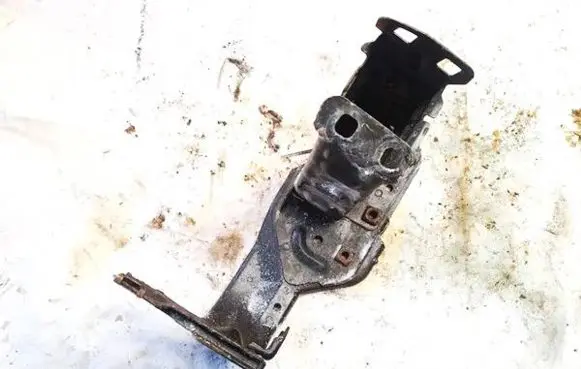 Mercedes-Benz C W203 Front bumper mounting bracket