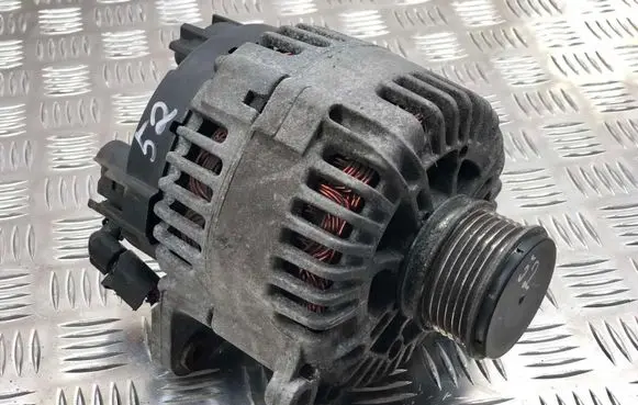Volkswagen Touran I Generator/alternator 06F903023C