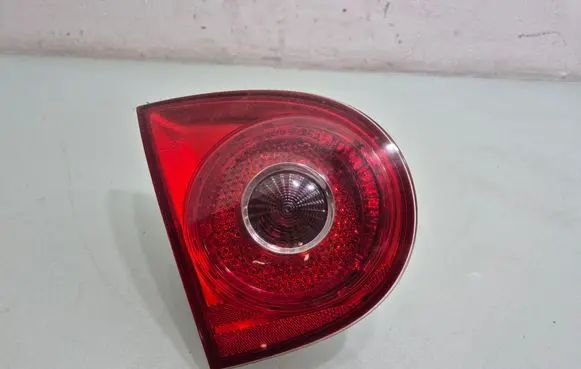 Tailgate rear/tail lights