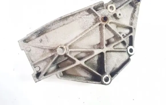 Volvo V50 Engine mounting bracket 9650034280