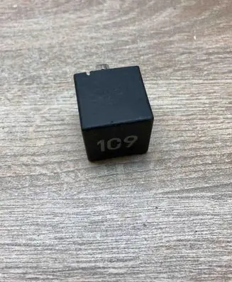 Volkswagen PASSAT B4 Other relay 357906381A 109