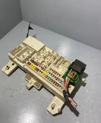 Mazda 3 I Fuse module 519062103 00160095 201204
