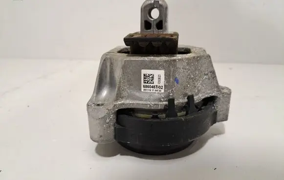 BMW 5 G30 G31 Engine mount bracket 6860487