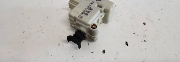 Volkswagen Touareg I Tailgate boot lock/latch motor 3B5827061B 3B0959781C 3B0959681C