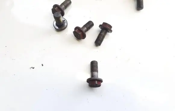 Volkswagen PASSAT B5 Nuts/bolts 