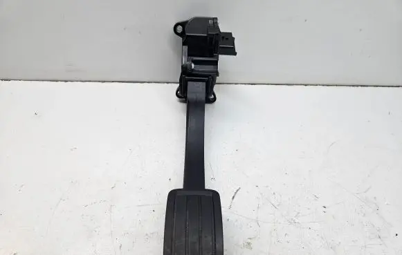 Peugeot 5008 II Accelerator throttle pedal 9836042080