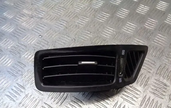 Nissan Primera Dashboard air vent grill cover trim 