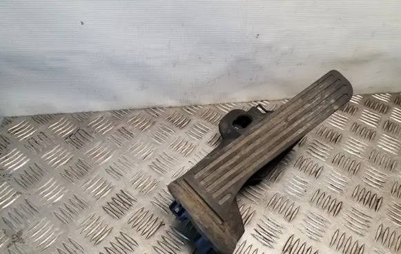 Volkswagen PASSAT CC Accelerator throttle pedal 1K2721503AJ