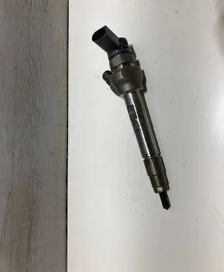 BMW X1 F48 F49 Fuel injector 8511630