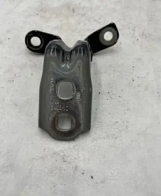 KIA Magentis Front door upper hinge A046067