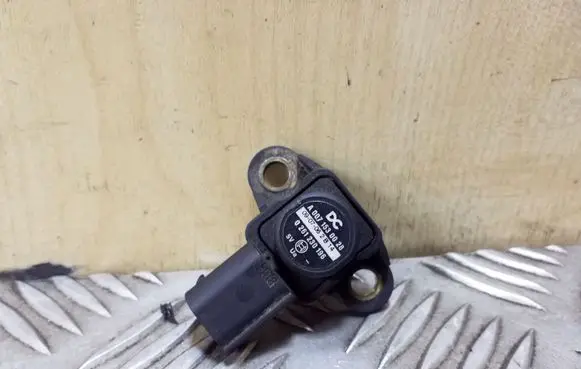 Mercedes-Benz E W212 Air pressure sensor A0071530028 0261230196