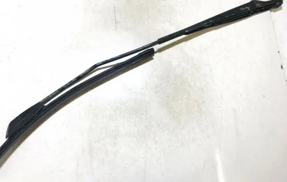 Peugeot 406 Front wiper blade arm