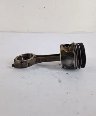Volkswagen PASSAT B6 Piston 