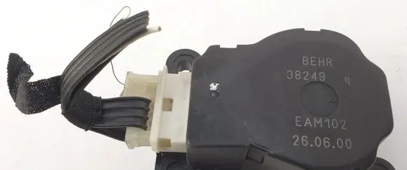 Volvo S80 A/C air flow flap actuator/motor EAM102