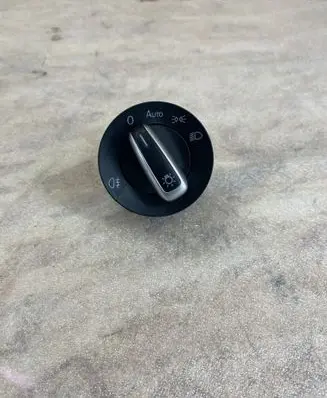 Volkswagen PASSAT B7 Light switch