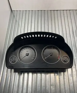 BMW 5 F10 F11 Speedometer (instrument cluster) 25811511 1000014011 9227614