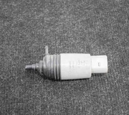 BMW 5 E60 E61 Windscreen/windshield washer pump 6934159