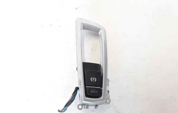BMW 5 F10 F11 Hand parking brake switch 6822518