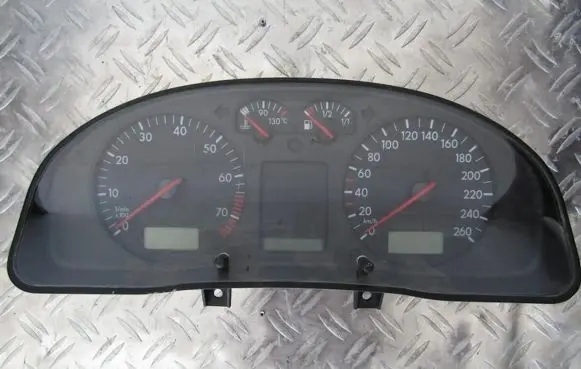 Volkswagen PASSAT B5 Speedometer (instrument cluster) 3b0919881g
