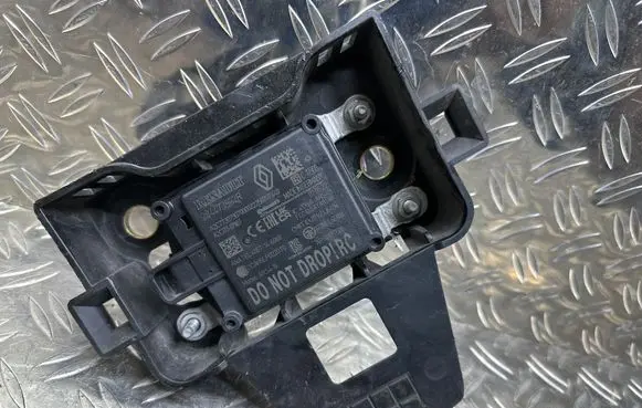 Renault Zoe Distronic sensor radar 284473987R 4057146068 A2C77307907