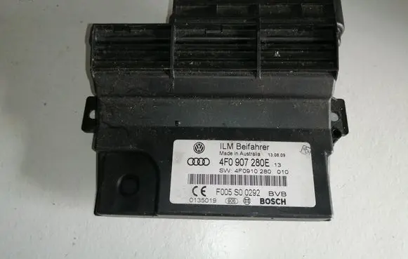 Audi Q7 4L Power management control unit 4F0907280E 4F0910280