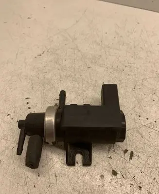 Volkswagen PASSAT B5 Vacuum valve 1J0906627 72290320