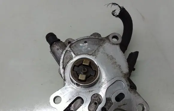 Volkswagen PASSAT B6 Vacuum pump 03G145209