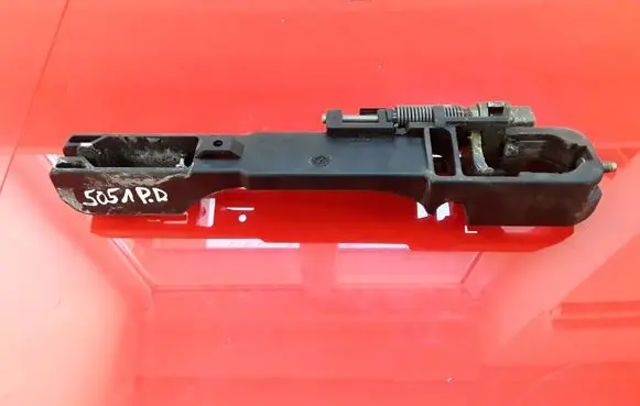 Renault Laguna II Front door exterior handle/bracket 8200004747