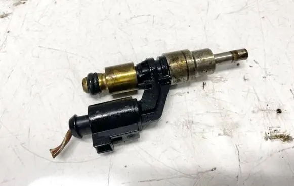 Volkswagen Golf V Fuel injector 03C906036A