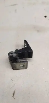 Volkswagen PASSAT B8 Front door upper hinge 8x0831404e