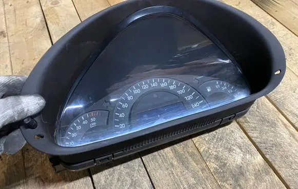 Mercedes-Benz C W203 Speedometer (instrument cluster) A2035401311 2035401311