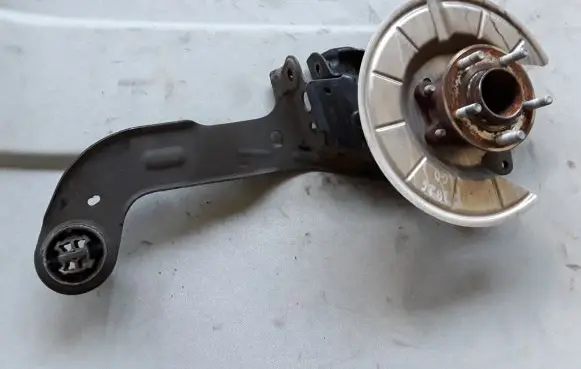 Rear wheel hub