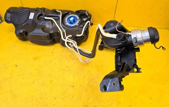 Audi A1 Fuel tank 2Q0201021KF 2Q0919051F