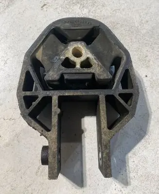 Volvo V50 Engine mount bracket 4N516P082FB