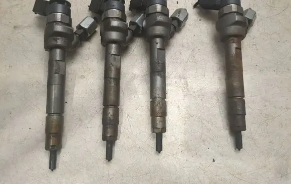 Mini One - Cooper Coupe R56 Fuel injectors set 0445110401