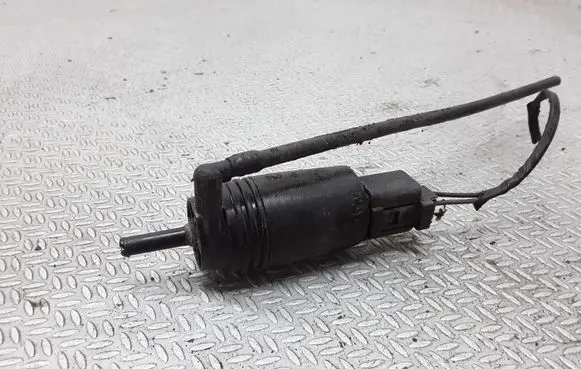 BMW 5 E39 Windscreen/windshield washer pump 67128377612