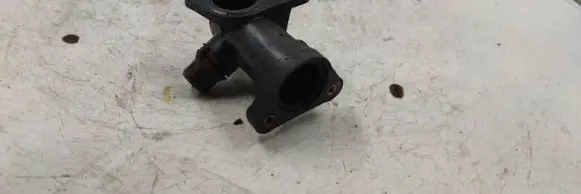 Audi A4 S4 B5 8D Engine coolant pipe/hose 058121133b