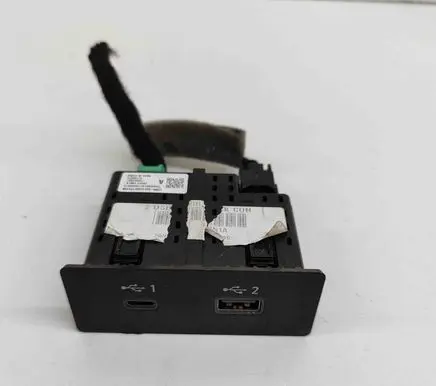 Nissan Qashqai J12 USB socket connector 284H36RA1A