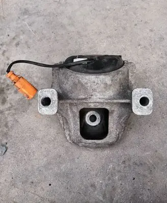 Engine mount bracket
