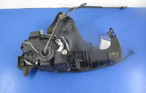 Volvo S40 Front door lock 30799332