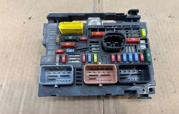 Citroen C4 I Picasso Fuse box set 9675877980 313914903